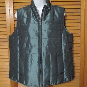 Relativity women's vest zips up the front, emerald green color like new size L